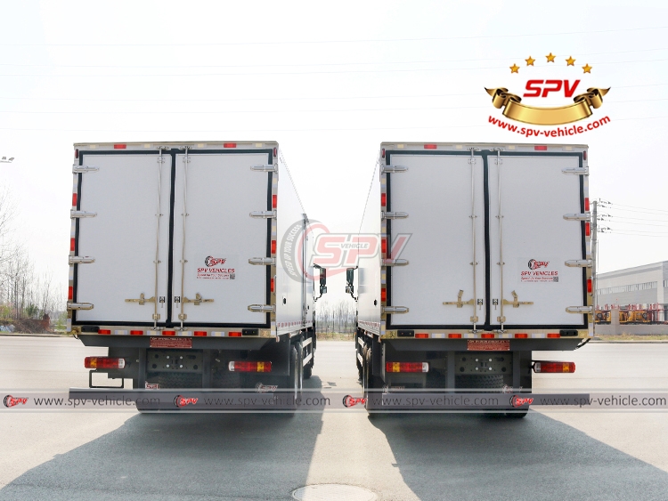 2 Units of Goods Transport lorry Sinotruk - Rear Side